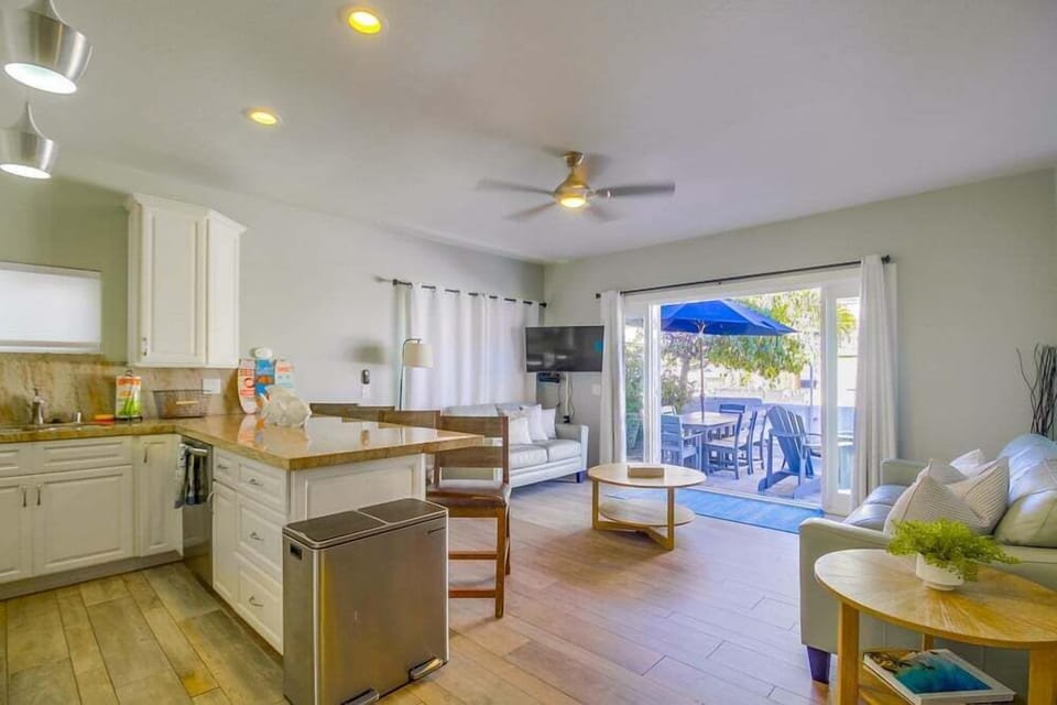 House, Multiple Beds, Balcony, Partial Ocean View | Living area