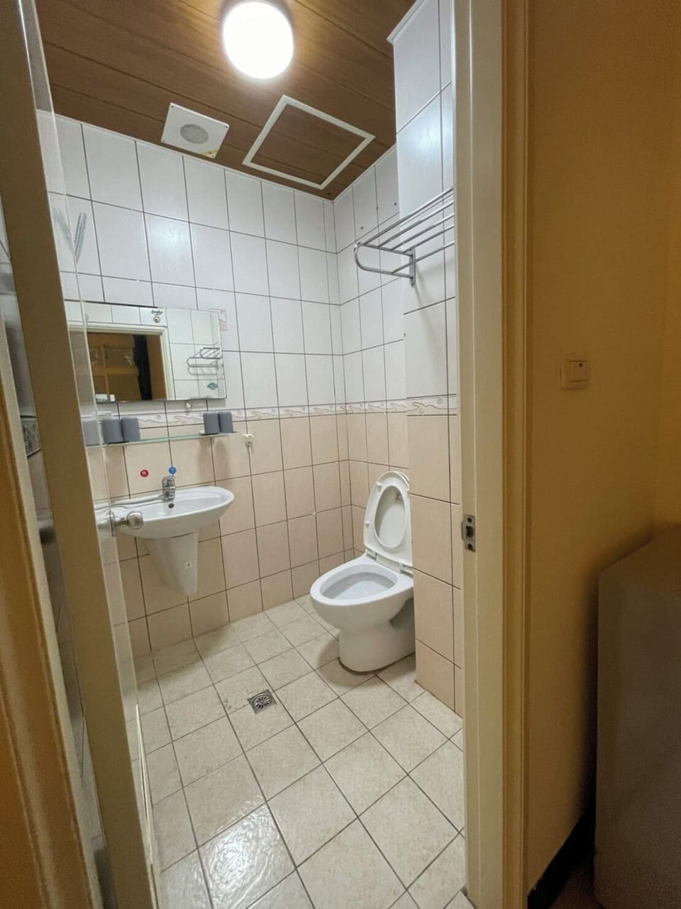 Basic Triple Room | Bathroom