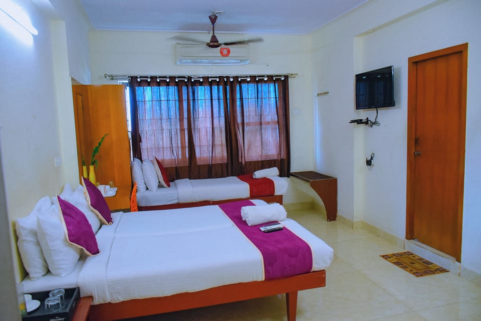 Deluxe Room | Desk, free WiFi, bed sheets