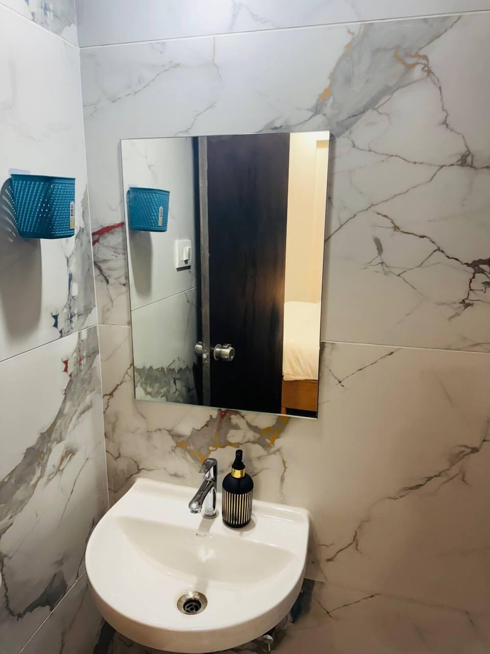 Deluxe Double Room | Bathroom | Shower, slippers, towels, soap
