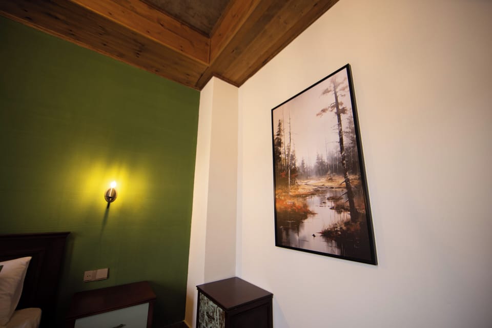 Deluxe Room, Mountain View | In-room safe, blackout drapes, WiFi (free), bed sheets