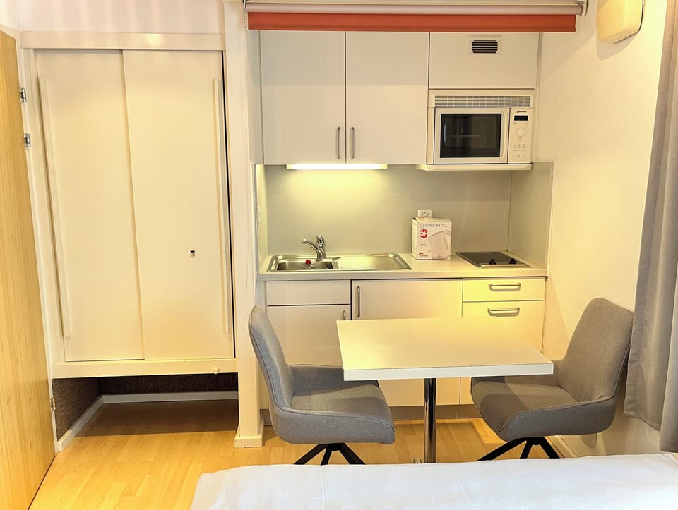 Quadruple Room | Desk, laptop workspace, free WiFi