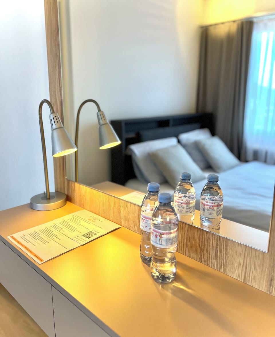 Quadruple Room | Desk, laptop workspace, free WiFi
