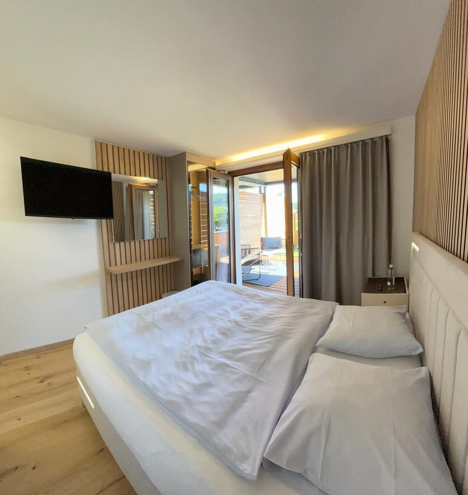 Exclusive Double Room | Desk, laptop workspace, free WiFi