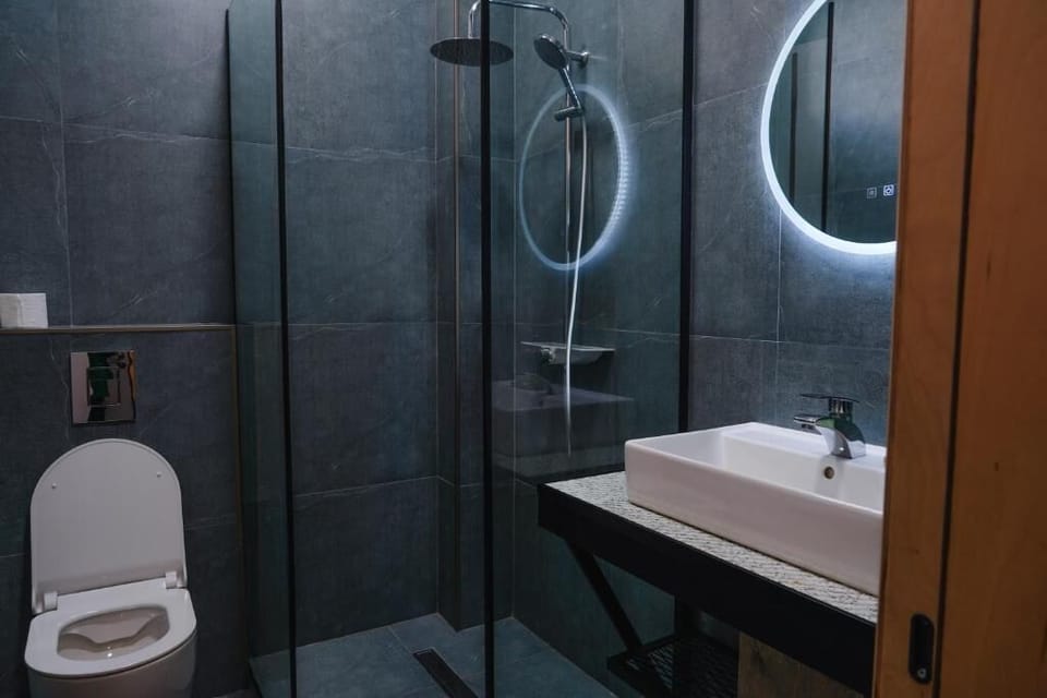 Basic Double Room, Courtyard View | Bathroom | Shower, towels