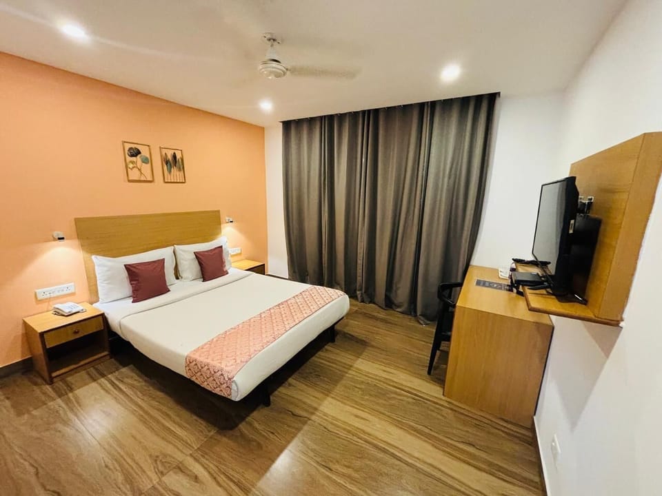 Deluxe Double or Twin Room | Desk, iron/ironing board, free WiFi