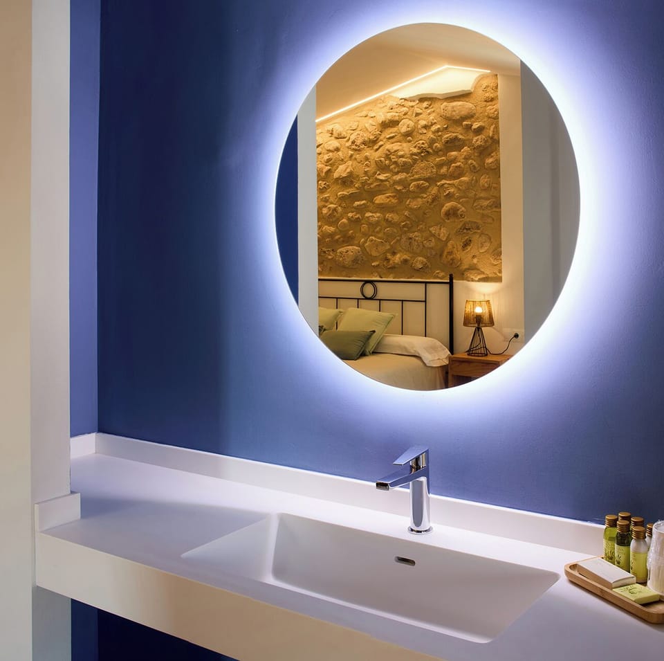 Superior Suite, Balcony, City View | Bathroom | Shower, free toiletries, hair dryer, bathrobes