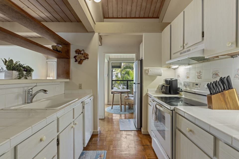 Condo, 2 Bedrooms | Private kitchen | Coffee/tea maker, fridge, oven, toaster