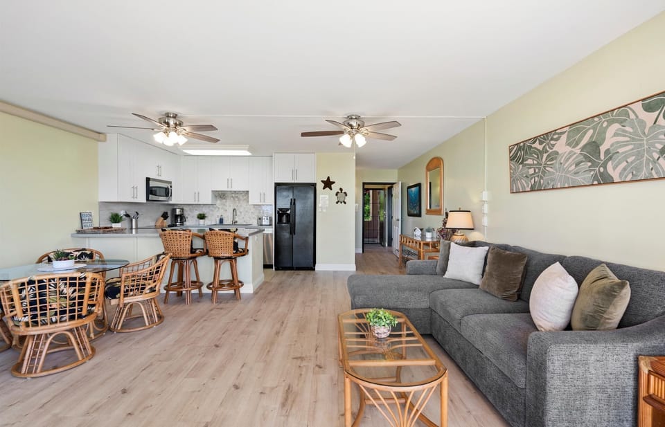 Condo, 2 Bedrooms | Living area | Smart TV