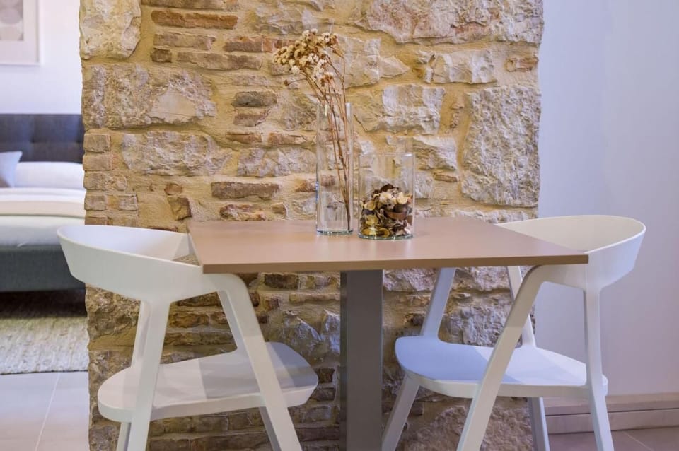 Apartment, City View | Dining room