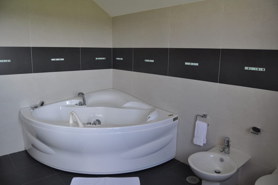 Deluxe Quadruple Room, Partial Sea View | Bathroom | Shower, hair dryer, bidet, towels