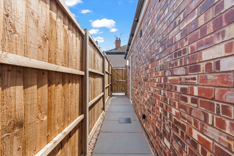 City Centre House with EV Parking Apartment in Coventry