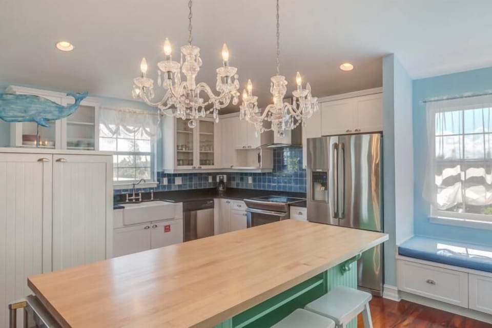 House, Multiple Beds (Key Lime Villa) | Private kitchen | Oven, toaster