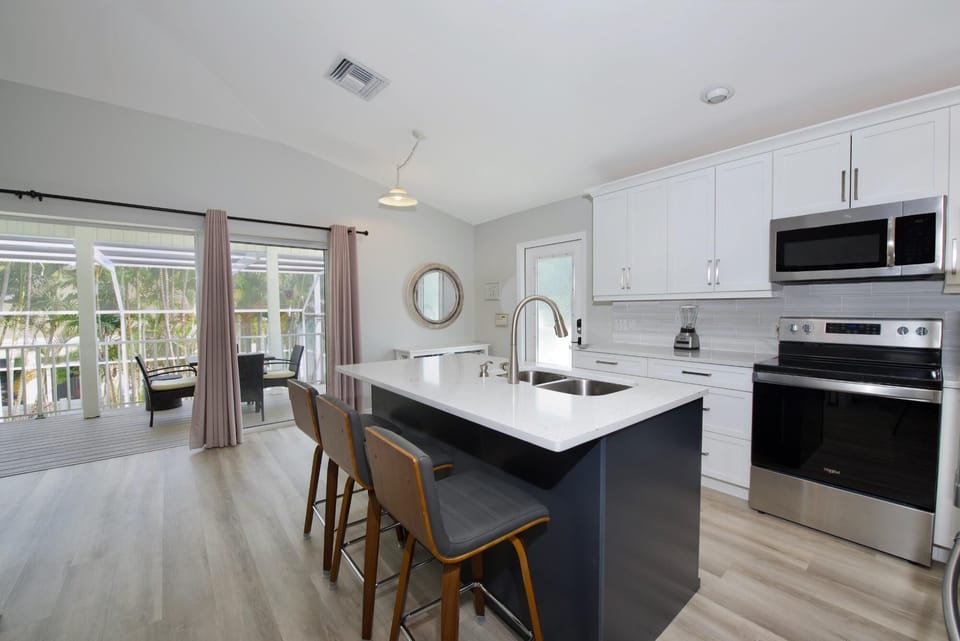 House, Multiple Beds (Hidden Treasure) | Private kitchen | Oven, toaster