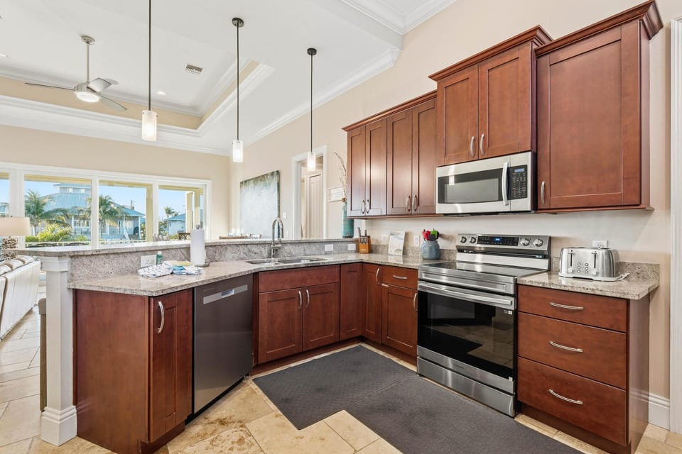 House, Multiple Beds (Sandy Getaway) | Private kitchen | Oven, toaster