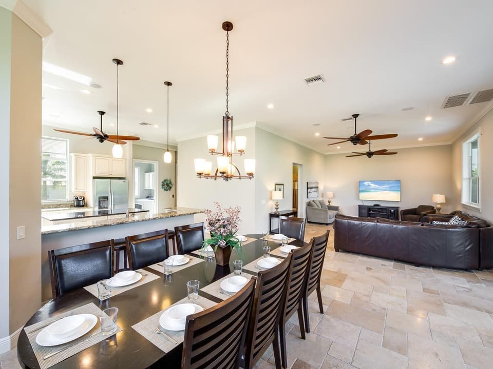 House, Multiple Beds (Grande Palermo) | Dining