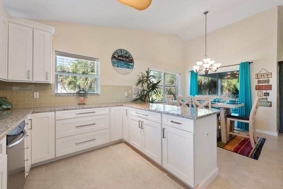 House, 1 King Bed with Sofa bed (Dolphin Dream) | Private kitchen | Oven, toaster