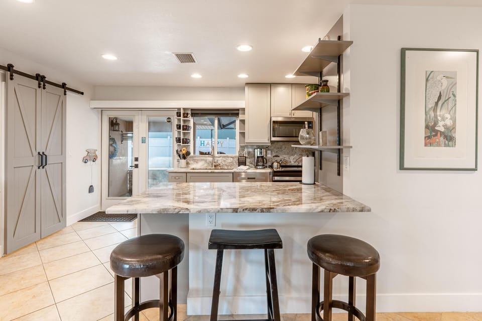 House, Multiple Beds (Happy Daze) | Private kitchen | Oven, toaster