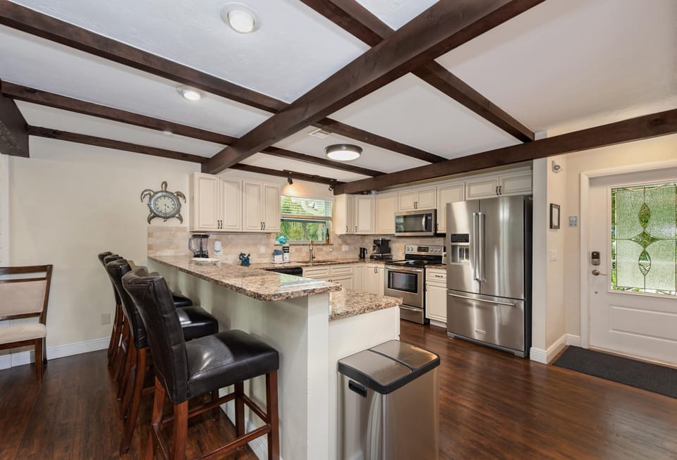 House, Multiple Beds (Great Escape-3) | Private kitchen | Oven, toaster