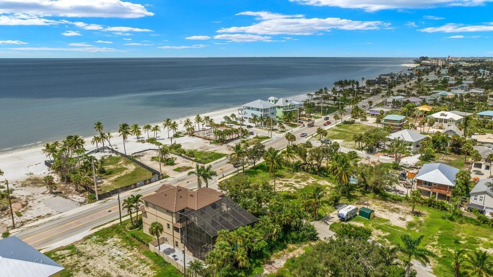House, Multiple Beds (Sabal Palms) | Aerial view
