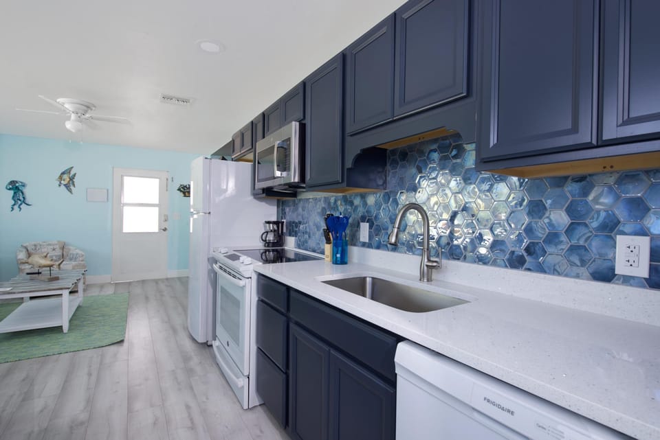 House, 1 Queen Bed with Sofa bed (MT Under the Sea #4) | Private kitchen | Toaster