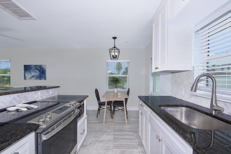 House, 1 King Bed with Sofa bed (Casa Azul B) | Private kitchen | Oven, toaster