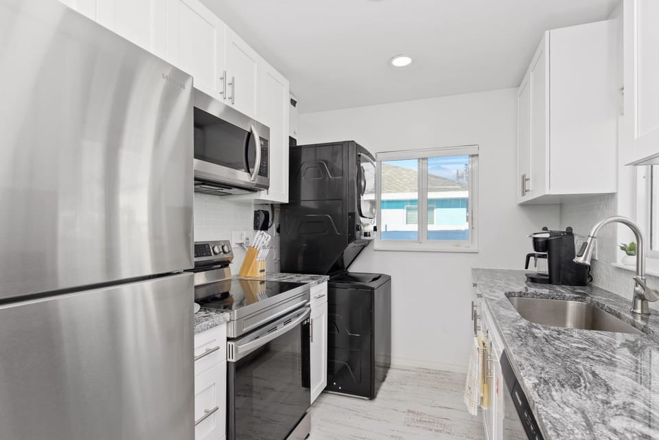 House, Multiple Beds (Coconut Villa B) | Private kitchen | Oven, toaster