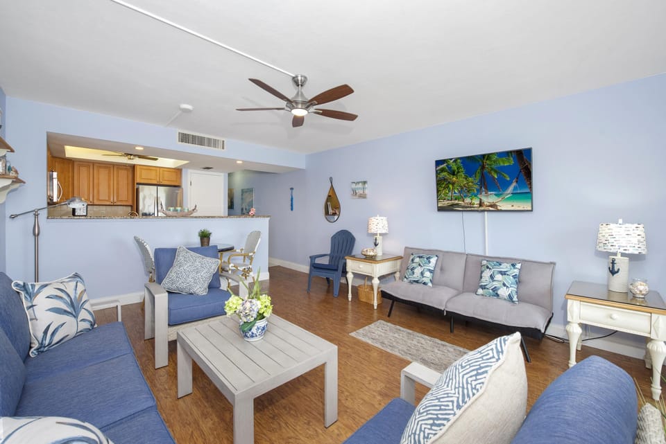 Condo, 1 Queen Bed with Sofa bed (Windward Point #507) | Living area