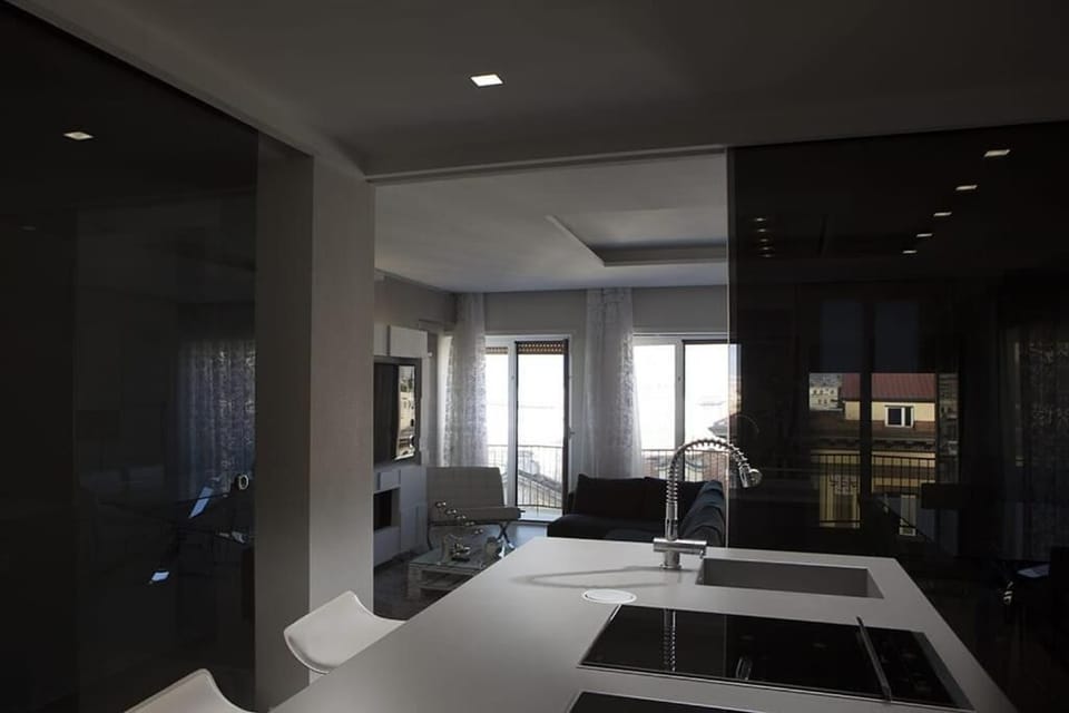 Luxury Apartment, City View | Private kitchen