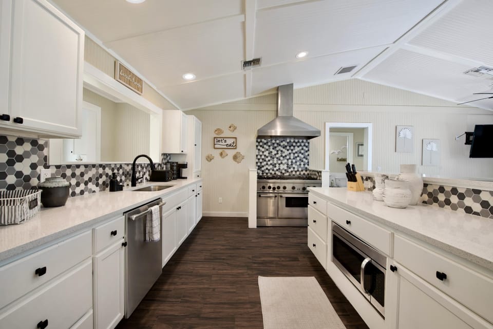 House, Multiple Beds (Shell Bound) | Private kitchen | Oven, toaster