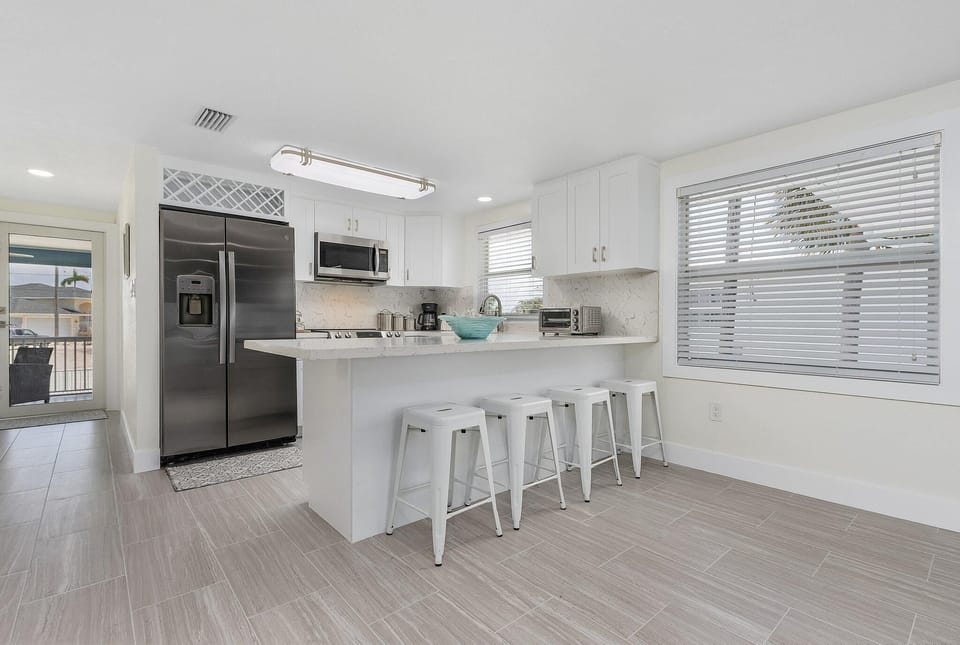 House, Multiple Beds (Blue Oasis) | Private kitchen | Oven, toaster