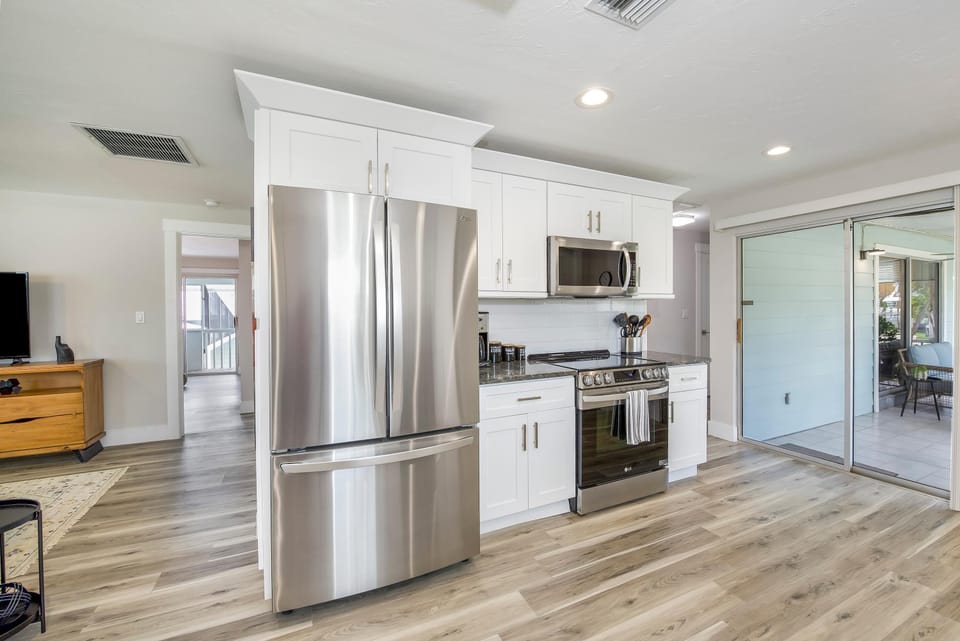 House, Multiple Beds (Beach Paradise Getaway) | Private kitchen | Oven, toaster