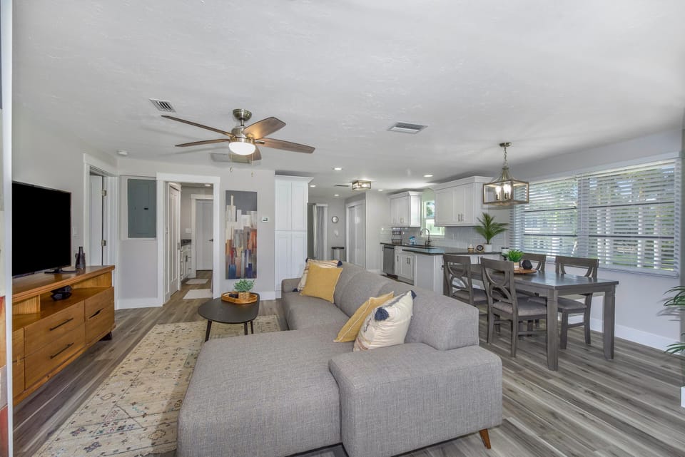 House, Multiple Beds (Beach Paradise Getaway) | Living area