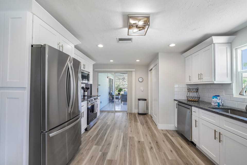 House, Multiple Beds (Beach Paradise Getaway) | Private kitchen | Oven, toaster