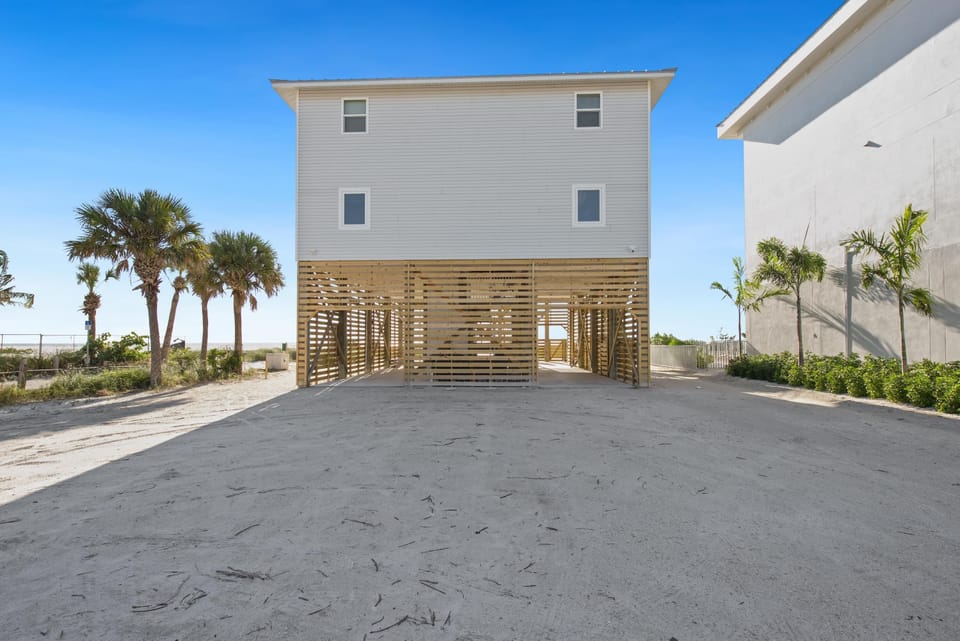 House, 1 King Bed with Sofa bed (Lone Palm Retreat) | Property grounds