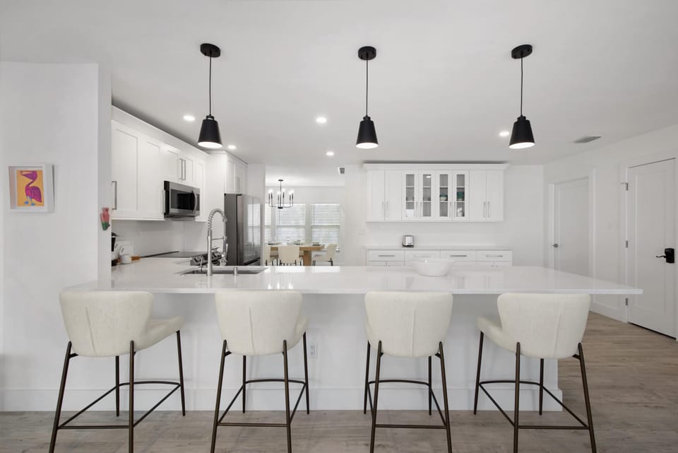 House, Multiple Beds (The Pink Lily) | Private kitchen | Oven, toaster