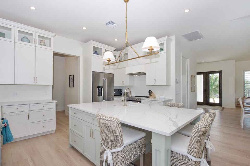 House, Multiple Beds (Funky Conch) | Private kitchen | Oven, toaster