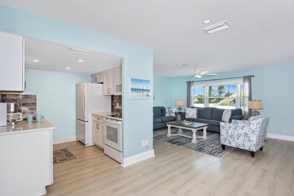 House, Multiple Beds (Montishello on Jefferson) | Private kitchen | Oven, toaster