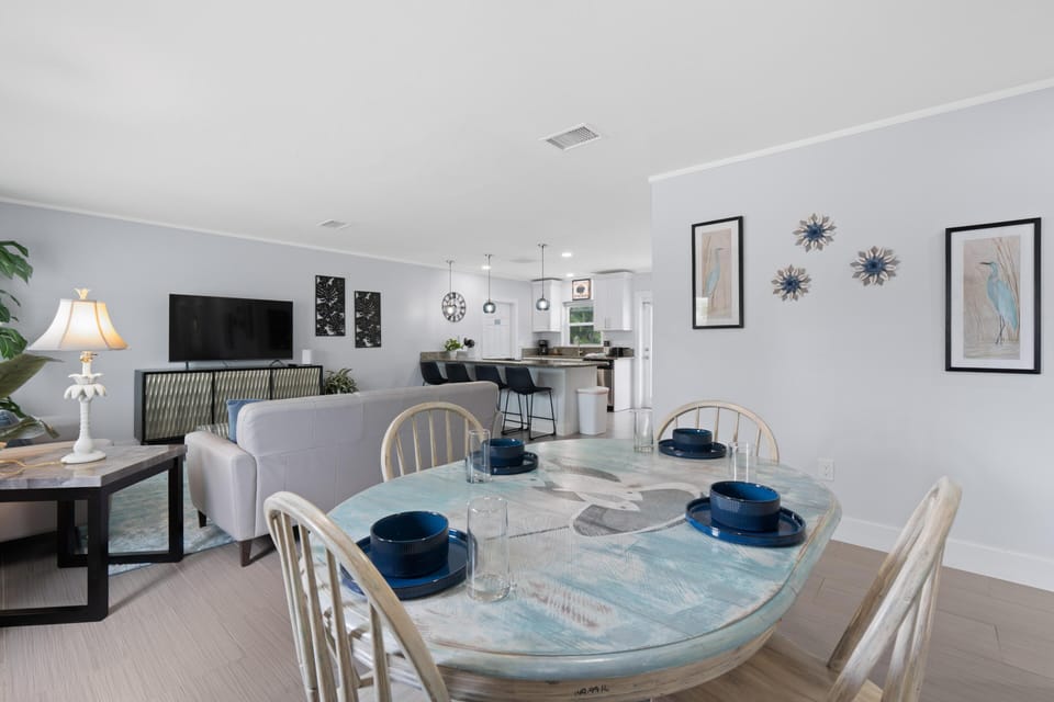 House, Multiple Beds (Ocean Breeze) | Dining