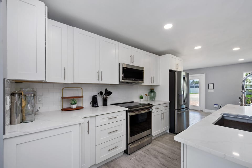 House, Multiple Beds (Flight of Albatross) | Private kitchen | Oven, toaster