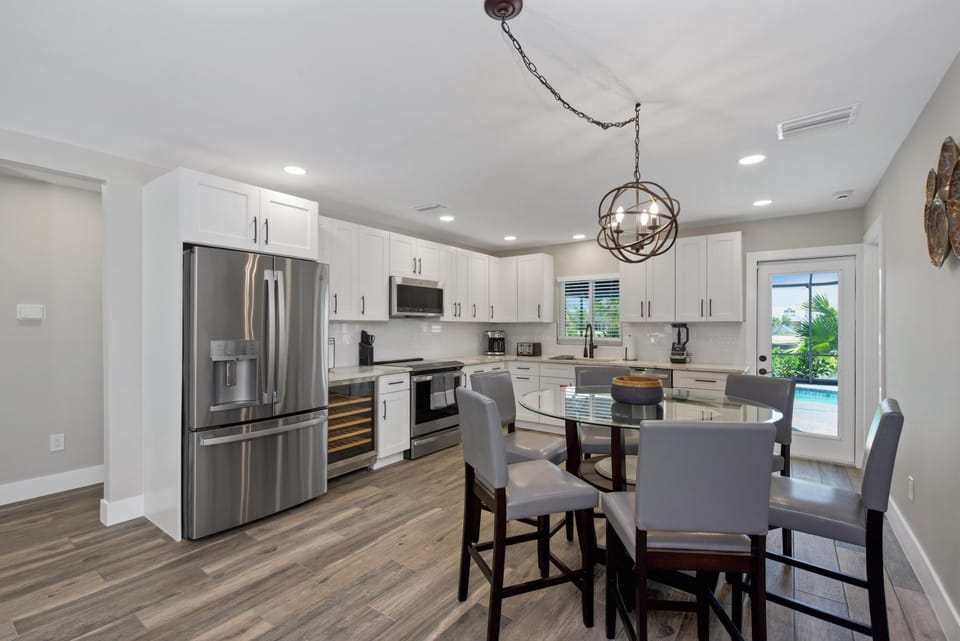 House, Multiple Beds (Flamingo Bay) | Private kitchen | Oven, toaster