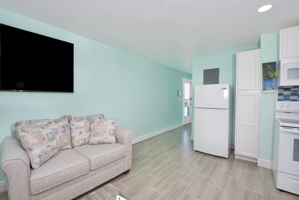 House, Multiple Beds (Mermaid Tales 2BR #1 and #2) | Living area