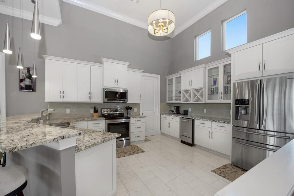 House, Multiple Beds (Memories on Madison) | Private kitchen | Oven, toaster