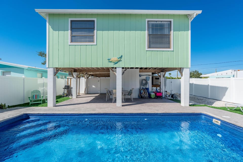 House, 1 King Bed with Sofa bed (Sea Salt Escape) | Pool
