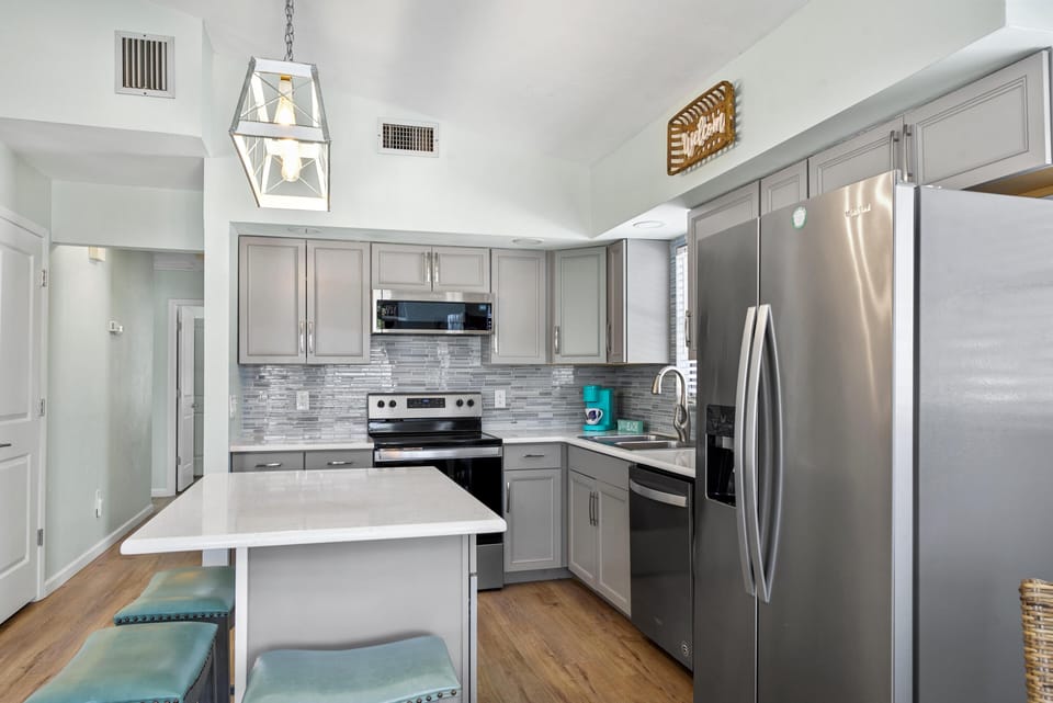 House, 1 King Bed with Sofa bed (Sea Salt Escape) | Private kitchen | Oven, toaster