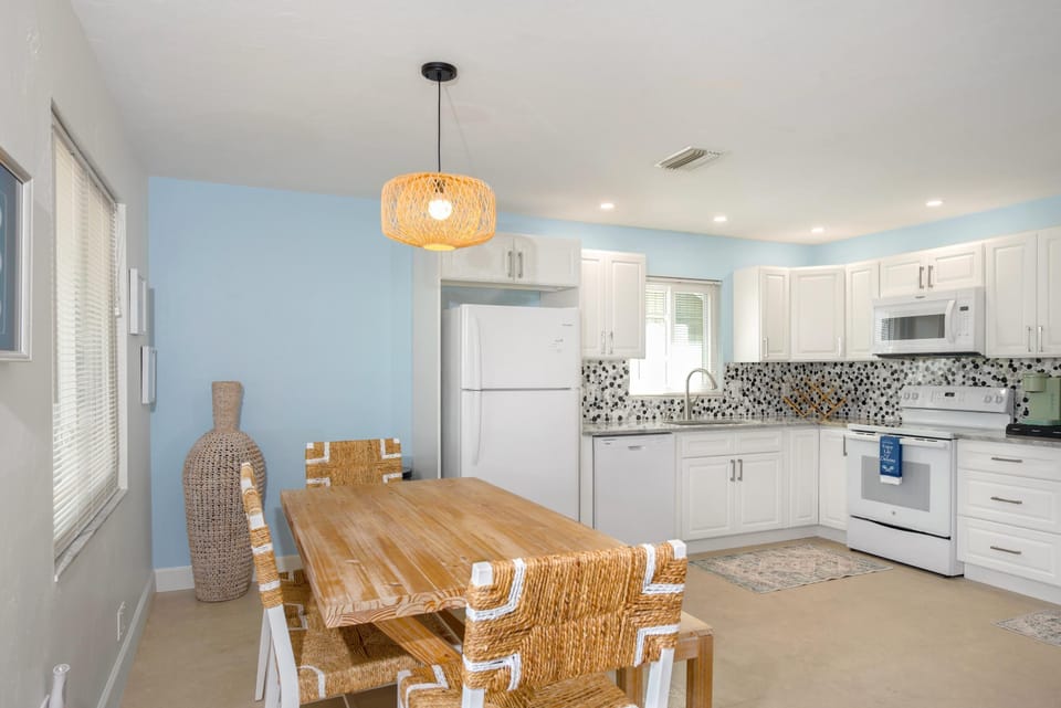 House, Multiple Beds (Endless Tides 2) | Private kitchen | Oven, toaster