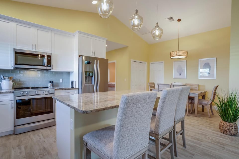 House, Multiple Beds (Island Breeze) | Private kitchen | Oven, toaster