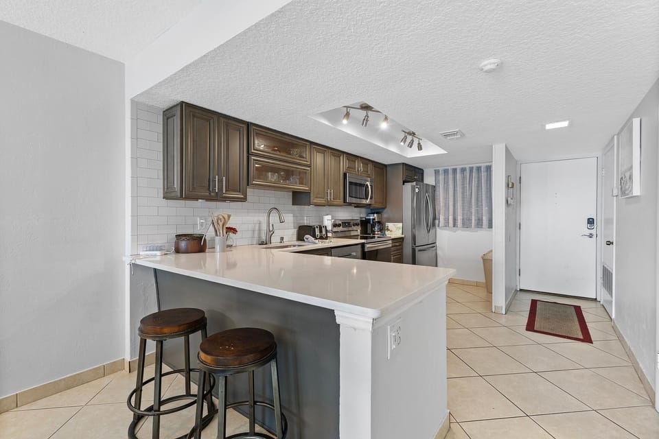 Condo, Multiple Beds (Ponce de Leon Towers 503) | Private kitchen | Oven