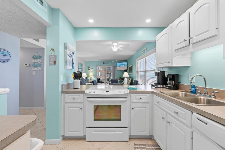 Condo, Multiple Beds (Sea Coast Condominium 418) | Private kitchen | Oven, coffee/tea maker, toaster, blender