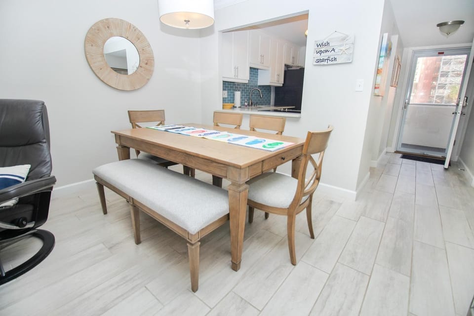 Condo, 1 King Bed with Sofa bed (Sea Coast Gardens II 211) | Dining